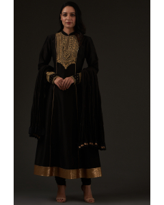 Embroidered Kalidar Kurta Set